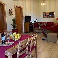 Casa Terra is Near Hillside Area Airport Beach