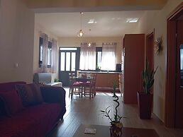 Casa Terra is Near Hillside Area Airport Beach