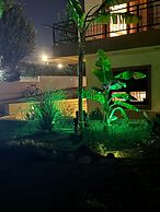 Casa Terra is Near Hillside Area Airport Beach