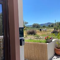 Casa Terra is Near Hillside Area Airport Beach