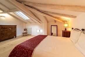 Attic Persichetto With Stunning View of Bologna