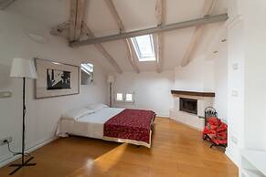 Attic Persichetto With Stunning View of Bologna