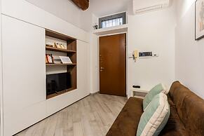 Moderno Loft nel Cortile di un Casale Storico