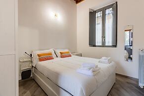 Moderno Loft nel Cortile di un Casale Storico