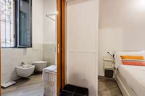 Moderno Loft nel Cortile di un Casale Storico