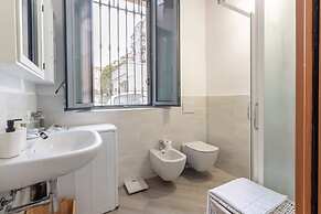 Moderno Loft nel Cortile di un Casale Storico