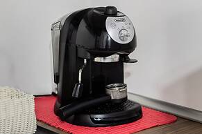 Moderno Loft nel Cortile di un Casale Storico