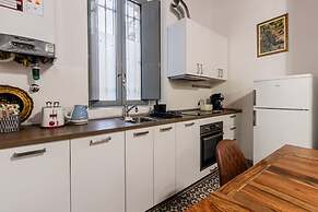 Moderno Loft nel Cortile di un Casale Storico