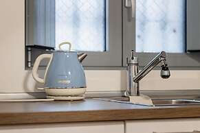 Moderno Loft nel Cortile di un Casale Storico