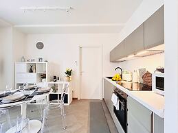 Moderno Bilocale con Terrazzo e Parcheggio