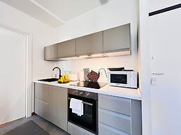 Moderno Bilocale con Terrazzo e Parcheggio