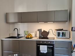 Moderno Bilocale con Terrazzo e Parcheggio