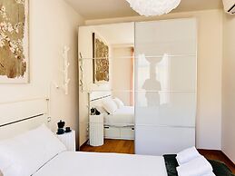 Moderno Bilocale con Terrazzo e Parcheggio