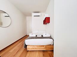 Moderno Bilocale con Terrazzo e Parcheggio