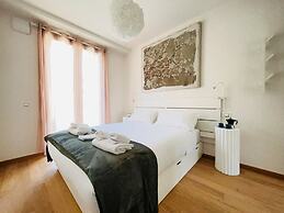 Moderno Bilocale con Terrazzo e Parcheggio