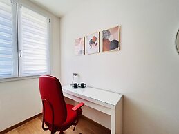 Moderno Bilocale con Terrazzo e Parcheggio