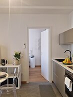 Moderno Bilocale con Terrazzo e Parcheggio