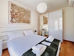 Moderno Bilocale con Terrazzo e Parcheggio