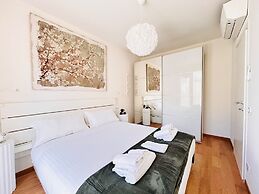 Moderno Bilocale con Terrazzo e Parcheggio