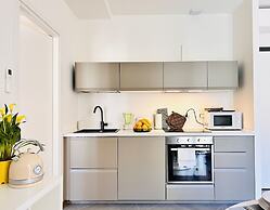 Moderno Bilocale con Terrazzo e Parcheggio