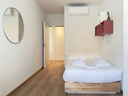 Moderno Bilocale con Terrazzo e Parcheggio