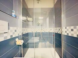 Moderno Bilocale con Terrazzo e Parcheggio