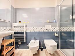 Moderno Bilocale con Terrazzo e Parcheggio