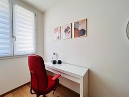 Moderno Bilocale con Terrazzo e Parcheggio