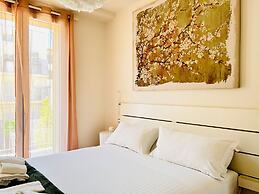 Moderno Bilocale con Terrazzo e Parcheggio