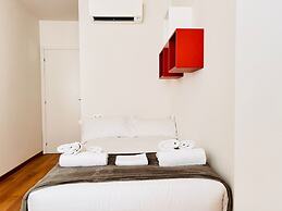 Moderno Bilocale con Terrazzo e Parcheggio