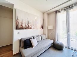 Moderno Bilocale con Terrazzo e Parcheggio