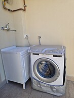 Moderno Bilocale con Terrazzo e Parcheggio