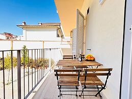 Moderno Bilocale con Terrazzo e Parcheggio