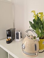 Moderno Bilocale con Terrazzo e Parcheggio