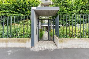 Stylish Apartment With Terrace and Swimming Pool