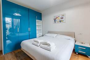 Stylish Apartment With Terrace and Swimming Pool