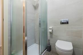 Stylish Apartment With Terrace and Swimming Pool