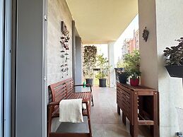 Stylish Apartment With Terrace and Swimming Pool