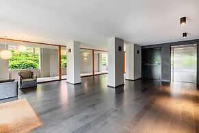 Stylish Apartment With Terrace and Swimming Pool