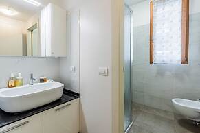 Stylish Apartment With Terrace and Swimming Pool