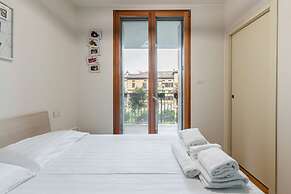 Stylish Apartment With Terrace and Swimming Pool