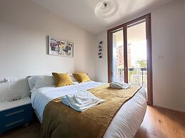 Stylish Apartment With Terrace and Swimming Pool