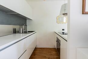 Casa Watt Stylish Apartment With Balcony