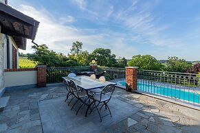Antico Casale Vignale Stunning View and Pool