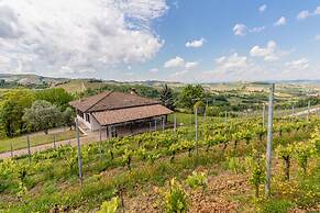 Panorama Villa Nestled Among the Vineyards Langhe