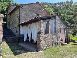 Casale Rustico con Piscina Privata e Ampio Parco