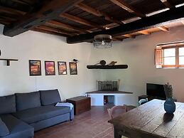 Casale Rustico con Piscina Privata e Ampio Parco