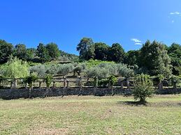 Casale Rustico con Piscina Privata e Ampio Parco