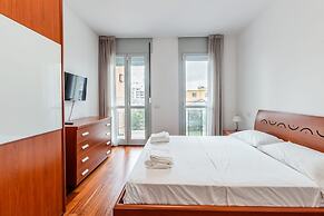 Modern and Peaceful Apartment With Balcony