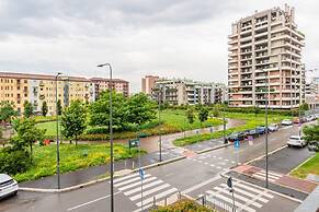 Modern and Peaceful Apartment With Balcony